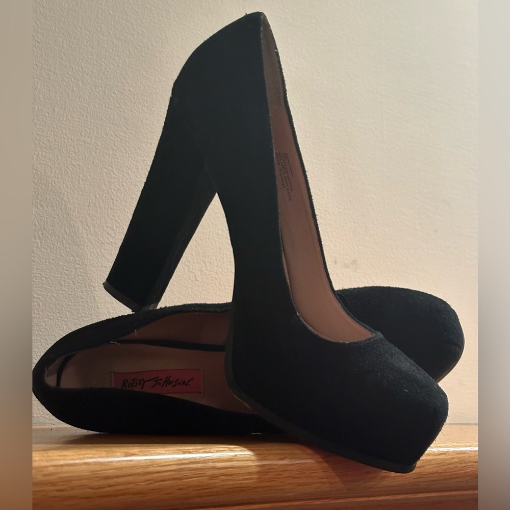 BETSEY JOHNSON Black Suede Platform 5 Inch High Heels Pink Bottom Logo B.J Sz 9M